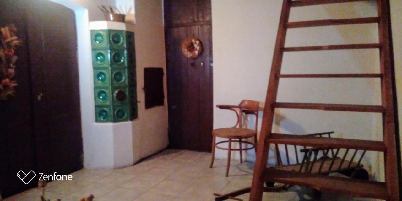 Chalupa S Roubenkou Police nad Metují Esterno foto